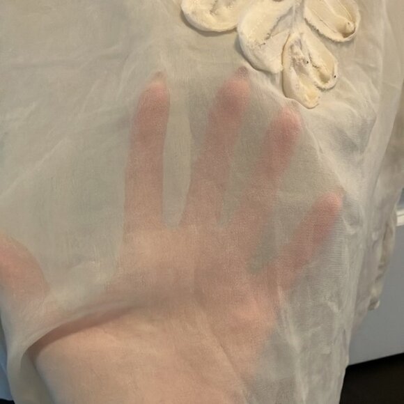 Elegant Cream Sleeveless Top - Picture 5 of 8